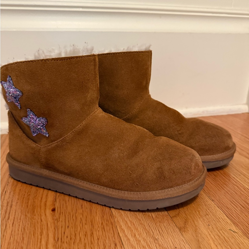 Koolaburra by Ugg girls suede boots